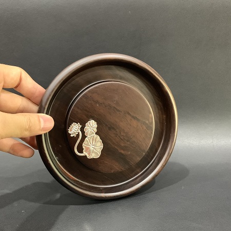 Đế Ấm Trà Gỗ Gụ Nạm Bạc - góc 2