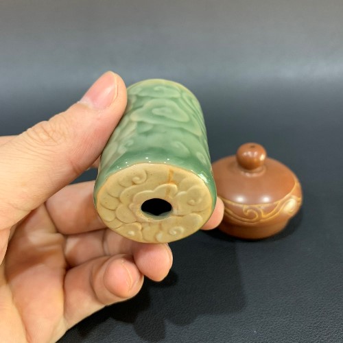 Gác Nắp Ấm Sứ Cảnh Đức - góc minh họa setup