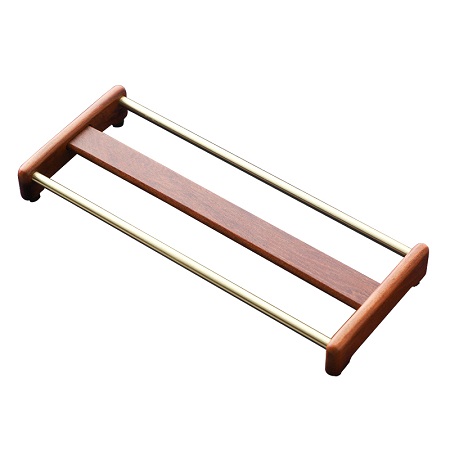 Giá Gác Ly Trà Gỗ - góc cận chất liệu