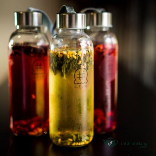 Pha hồng trà ủ lạnh giúp giảm lượng cafein đáng kể