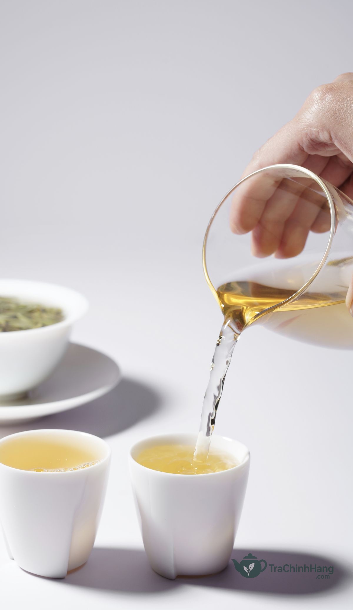 Nước trà thiết quan âm vàng sáng thơm phức hương hoa lan